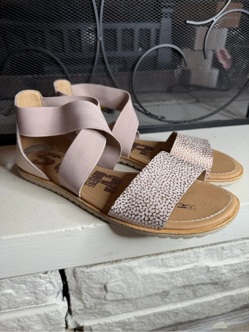 Sorel Ella Sandals Pinkish-Rose Metallic Textured Leather Toe Strap Size 10.5